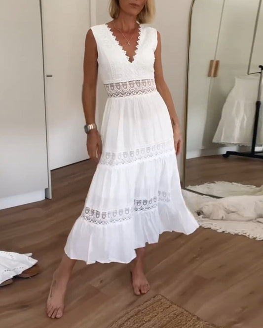 Amani | Elegancka Sukienka Midi z Koronką i Dekoltem w Serek