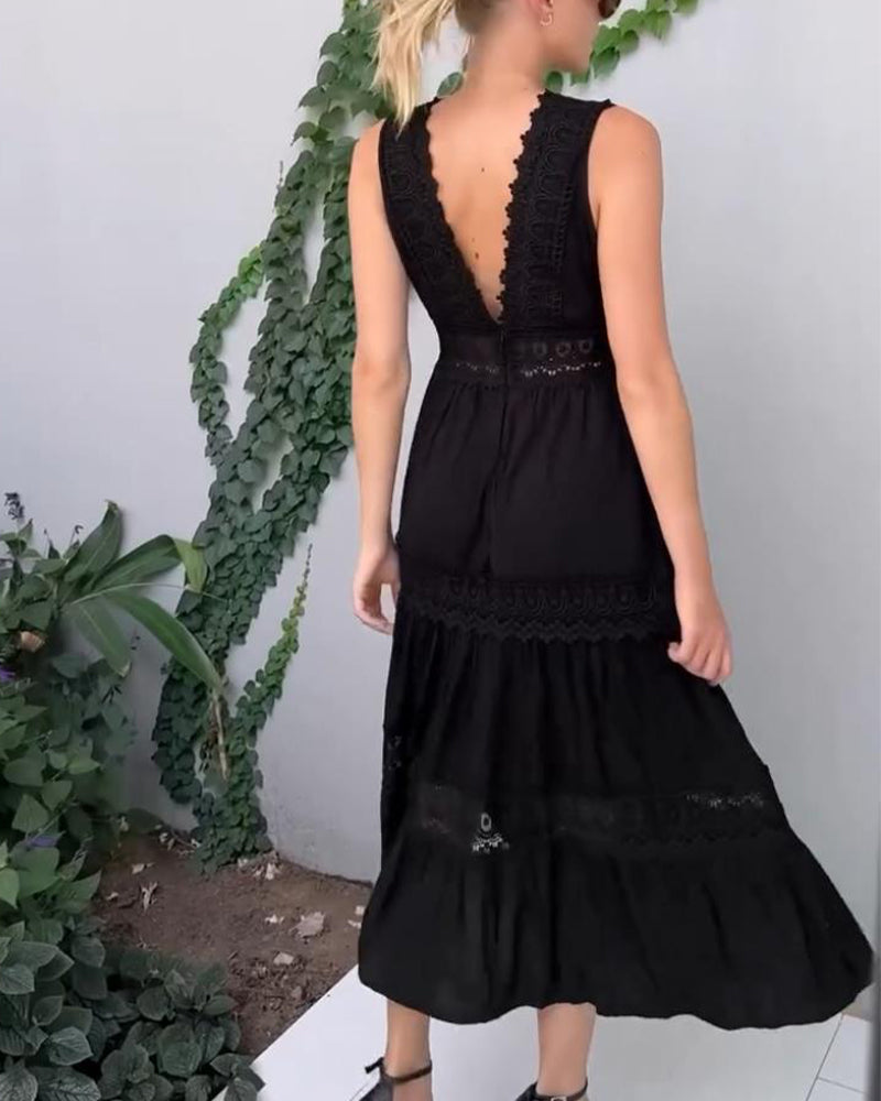 Amani | Elegancka Sukienka Midi z Koronką i Dekoltem w Serek
